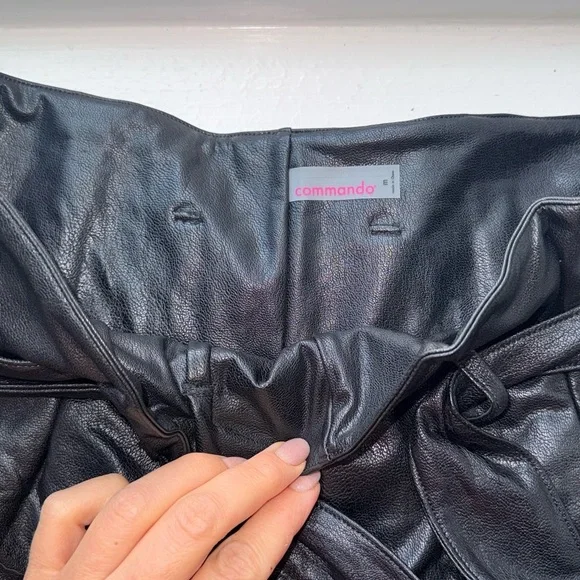 Commando Women’s Black Paperbag Waist Faux Leather Crop Pants Size Medium - Picture 3 of 7